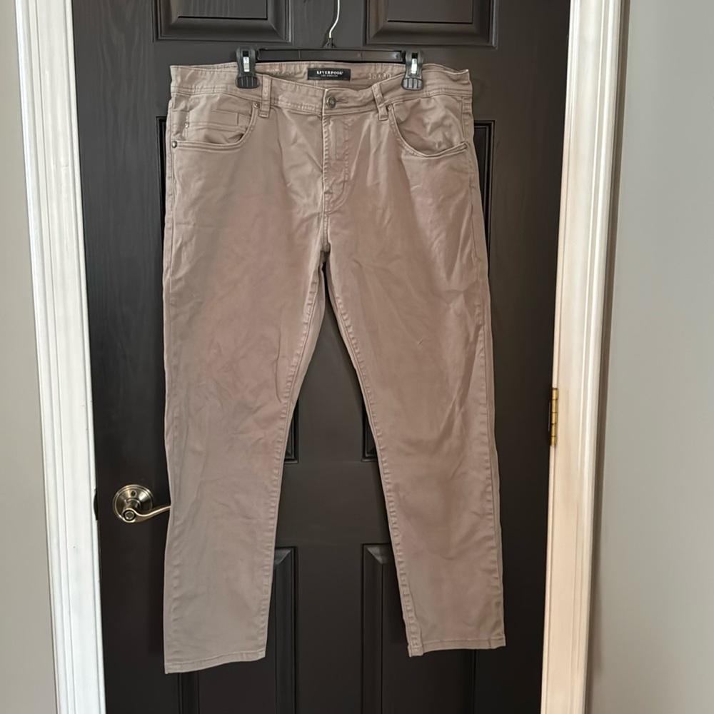 Men’s Liverpool Modern Straight jeans. Size 38x30